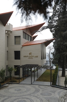hotel arif castle