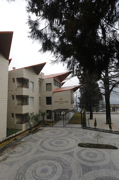 hotel arif castle