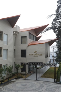 hotel arif castle