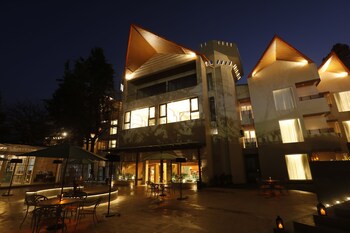 hotel arif castle