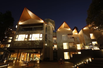 hotel arif castle