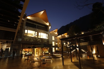 hotel arif castle
