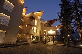 hotel arif castle