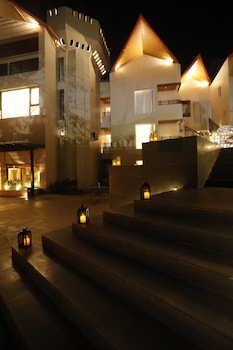 hotel arif castle