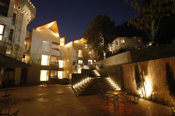 hotel arif castle