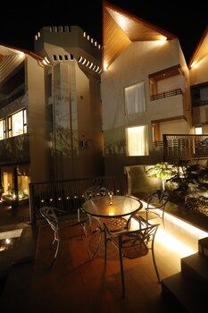 hotel arif castle
