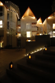 hotel arif castle