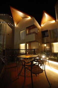 hotel arif castle