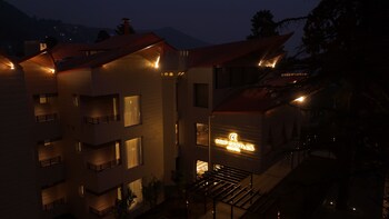 hotel arif castle