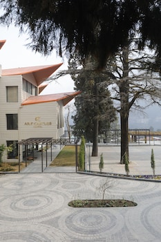 hotel arif castle