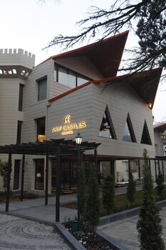 hotel arif castle