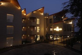 hotel arif castle
