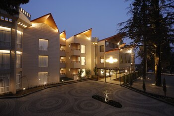 hotel arif castle