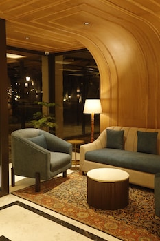 hotel arif castle
