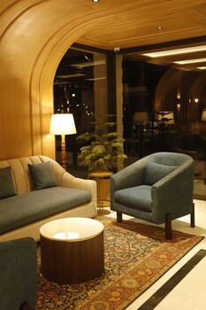 hotel arif castle