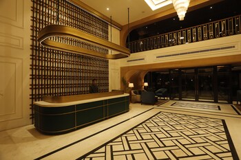 hotel arif castle