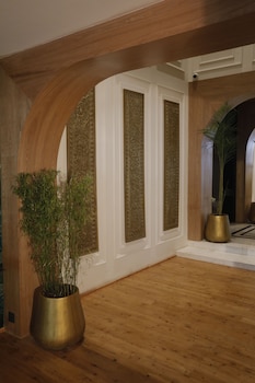 Hotel Arif Castle,,4 star