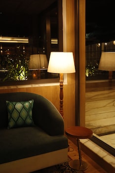 hotel arif castle