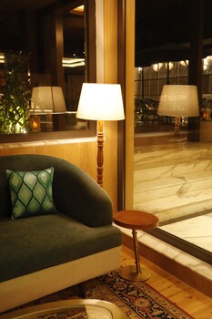 hotel arif castle