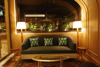 hotel arif castle