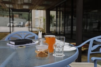 hotel arif castle