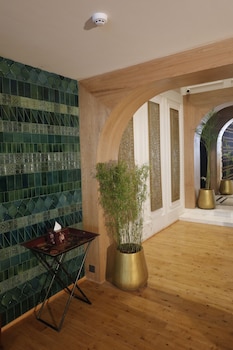 Hotel Arif Castle,,4 star