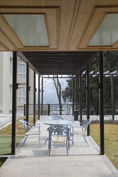 hotel arif castle