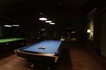 hotel arif castle