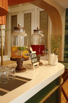 hotel arif castle