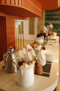 hotel arif castle