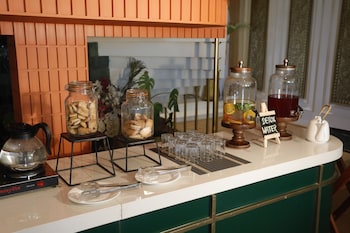 hotel arif castle