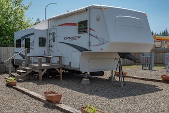 Far West Rv Park And Cabins,,2 star