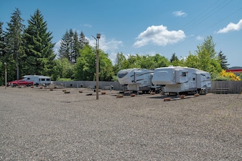 Far West Rv Park And Cabins,,2 star