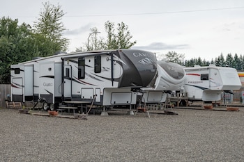far west rv park and cabins