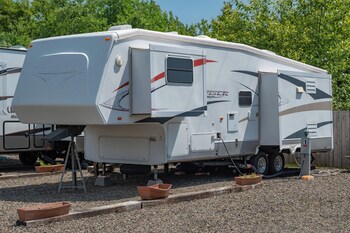 Far West Rv Park And Cabins,,2 star