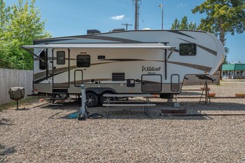 Far West Rv Park And Cabins,,2 star