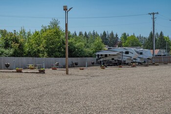 far west rv park and cabins