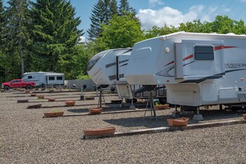 far west rv park and cabins