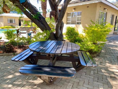 2 bedroomed apartment with en suite and kitchenette 2067