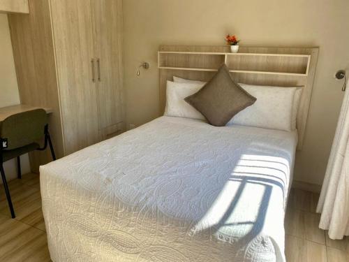 2 bedroomed apartment with en suite and kitchenette 2067