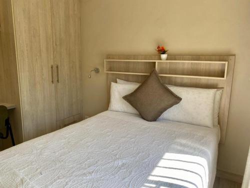 2 bedroomed apartment with en suite and kitchenette 2067