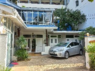 Aaradhya Mirissa,Matara>>Galle,2 star