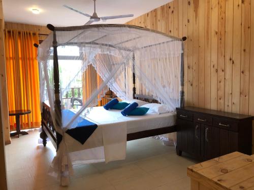 Aaradhya Mirissa,Matara>>Galle,2 star