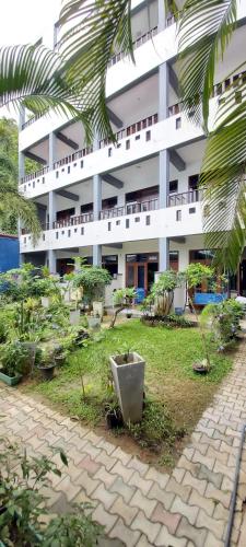 Aaradhya Mirissa,Matara>>Galle,2 star