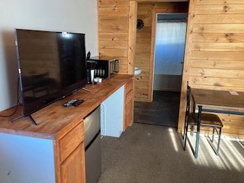 Rustic Inn,,2 star