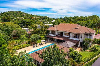 large 6 bed luxury villa on the golf course phj