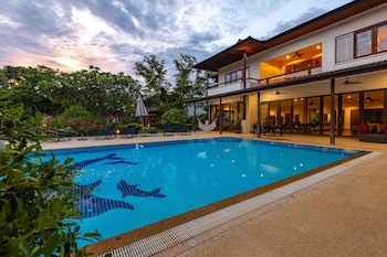 large 6 bed luxury villa on the golf course phj