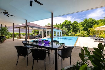 large 6 bed luxury villa on the golf course phj