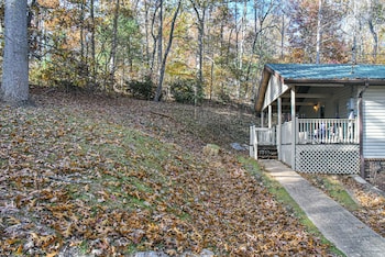 pinners compound 4 br hot tub fire pit