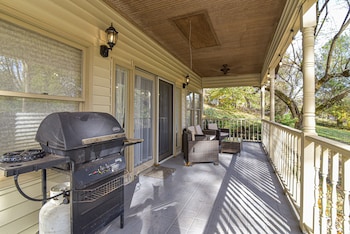 pinners compound 4 br hot tub fire pit